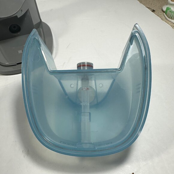 Black & Decker Handheld Garment Steamer Detachable Water Tank & 3 Attachments - Picture 4 of 9